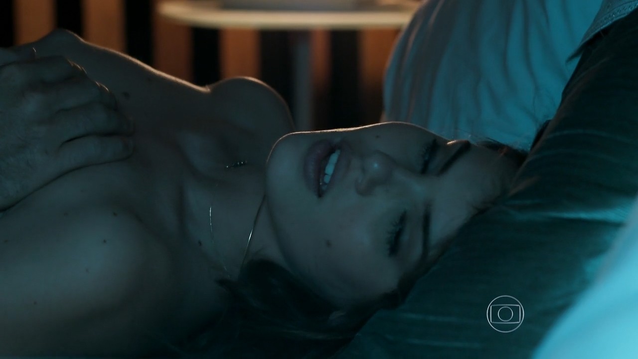 Aquí encontrareis fotos de Camila Queiroz desnuda, transparencias, posados....