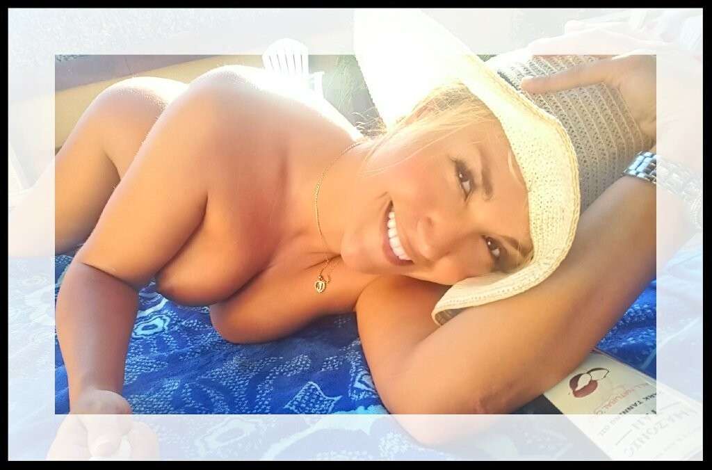 Aquí encontrareis fotos de Jenny Scordamaglia desnuda, transparencias, posa...