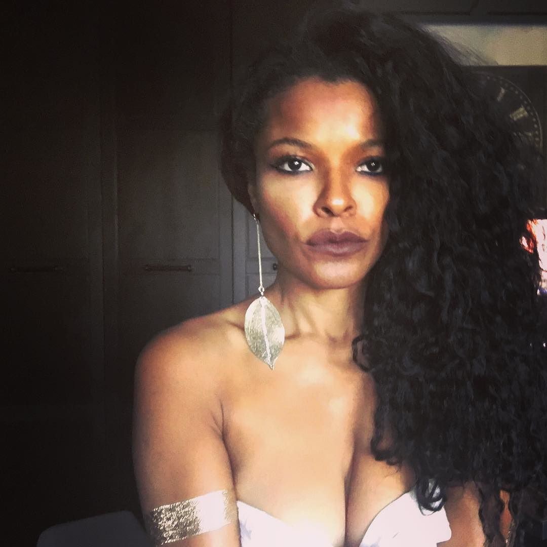 Aquí encontrareis fotos de Keesha Sharp desnuda, transparencias, posados, d...