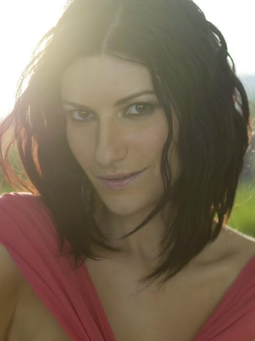 Aquí encontrareis fotos de Laura Pausini desnuda... 