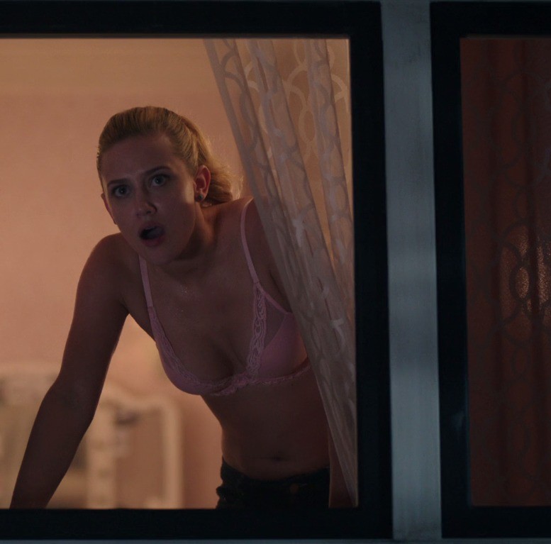 Fotos de Lili Reinhart desnuda - Fotos de Famosas.TK 