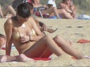 Vania Millán 105