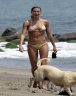  pas_gisele_bundchen_bikini_on_malibu_beach_072606_02.jpg 